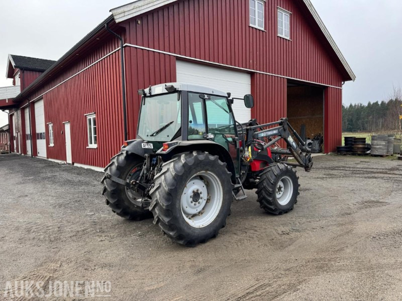 2001 Massey Ferguson 2230-4 m/Trima 320 Professional laster, 1171 timer, servicehistorikk, fremstår som godt vedlikeholdt - Traktor: obrázek 4 2001 Massey Ferguson 2230-4 m/Trima 320 Professional laster, 1171 timer, servicehistorikk, fremstår som godt vedlikeholdt - Traktor: obrázek 4
