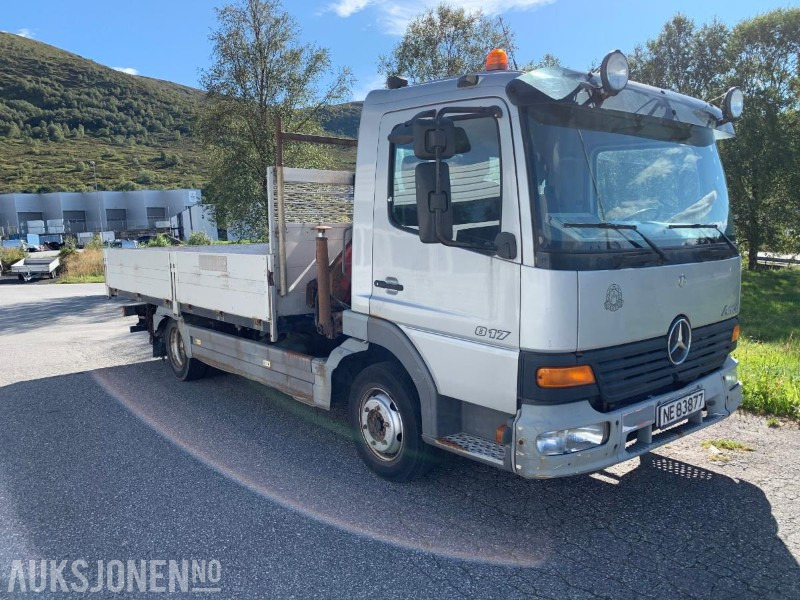 2001 Mercedes-Benz 817L/36AT - 7500 kg - Liten lastebil med kran - Nákladní automobil valníkový/ Plošinový: obrázek 2 2001 Mercedes-Benz 817L/36AT - 7500 kg - Liten lastebil med kran - Nákladní automobil valníkový/ Plošinový: obrázek 2