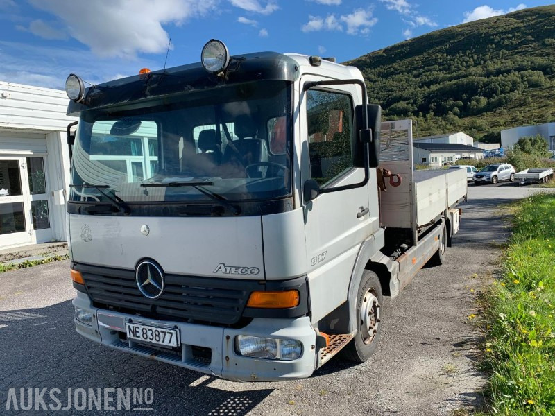 2001 Mercedes-Benz 817L/36AT - 7500 kg - Liten lastebil med kran - Nákladní automobil valníkový/ Plošinový: obrázek 1 2001 Mercedes-Benz 817L/36AT - 7500 kg - Liten lastebil med kran - Nákladní automobil valníkový/ Plošinový: obrázek 1