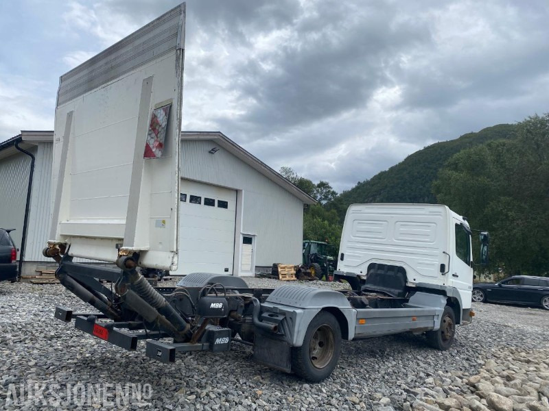 2001 Mercedes-Benz Atego 815 reparasjonsobjekt - Podvozek s kabinou: obrázek 4 2001 Mercedes-Benz Atego 815 reparasjonsobjekt - Podvozek s kabinou: obrázek 4