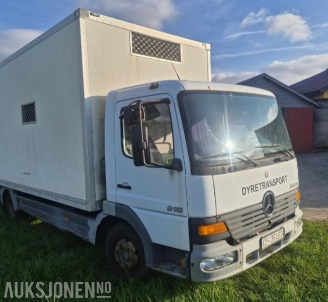 2003 Mercedes-Benz 818 - Skapbil/dyretansportbil - Přepravník zvířat: obrázek 4 2003 Mercedes-Benz 818 - Skapbil/dyretansportbil - Přepravník zvířat: obrázek 4