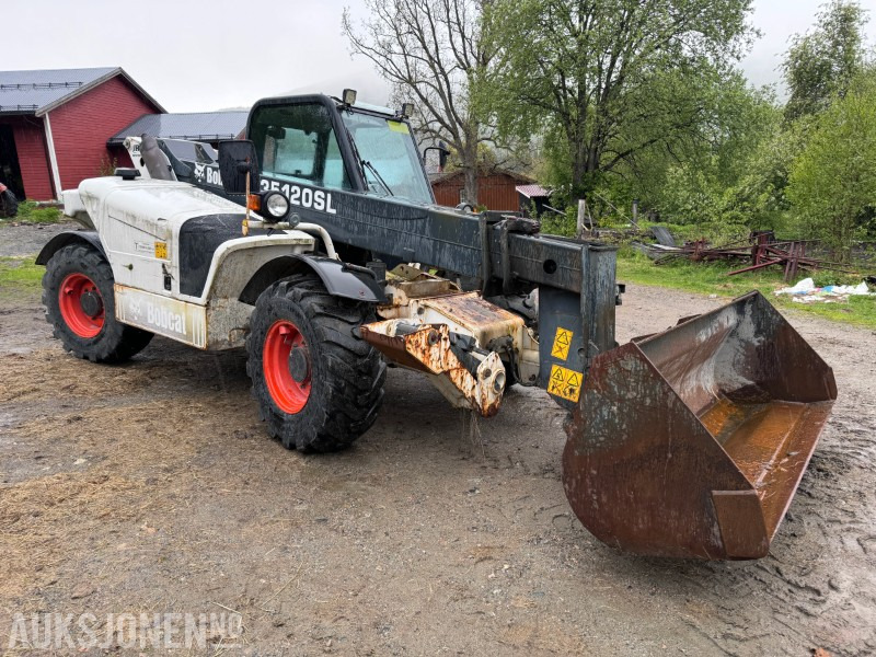 2005 Bobcat T35120SL Teleskoptruck / Teleskoplaster - 4x4x4 - avvatringssylinder - Støttelabber - Hydraulisk redskapslås - Jibb - Skuffe - 2 stk pallegafler - Teleskopický manipulátor: obrázek 3 2005 Bobcat T35120SL Teleskoptruck / Teleskoplaster - 4x4x4 - avvatringssylinder - Støttelabber - Hydraulisk redskapslås - Jibb - Skuffe - 2 stk pallegafler - Teleskopický manipulátor: obrázek 3