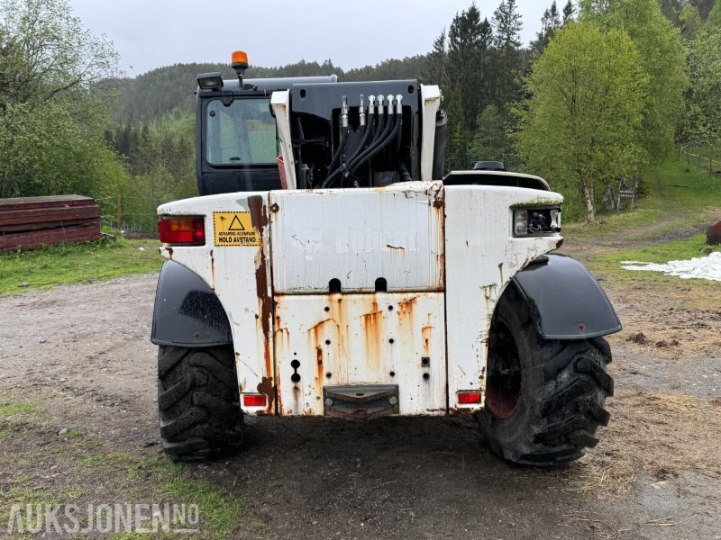 2005 Bobcat T35120SL Teleskoptruck / Teleskoplaster - 4x4x4 - avvatringssylinder - Støttelabber - Hydraulisk redskapslås - Jibb - Skuffe - 2 stk pallegafler - Teleskopický manipulátor: obrázek 5 2005 Bobcat T35120SL Teleskoptruck / Teleskoplaster - 4x4x4 - avvatringssylinder - Støttelabber - Hydraulisk redskapslås - Jibb - Skuffe - 2 stk pallegafler - Teleskopický manipulátor: obrázek 5