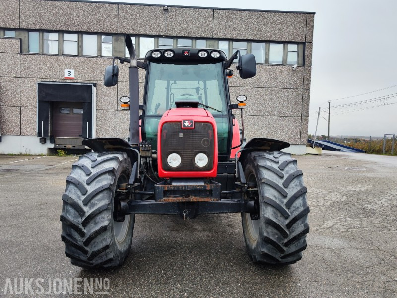 2006 Massey Ferguson 5460 – 4471 timer – Velholdt traktor i god stand - Traktor: obrázek 5 2006 Massey Ferguson 5460 – 4471 timer – Velholdt traktor i god stand - Traktor: obrázek 5