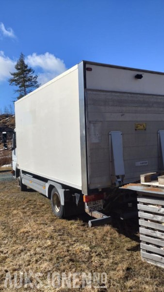 2006 Mercedes-Benz 818/33AT 7,5 skapbil ryggekamera s+v dekk kjetting - Skříňový nákladní auto: obrázek 5 2006 Mercedes-Benz 818/33AT 7,5 skapbil ryggekamera s+v dekk kjetting - Skříňový nákladní auto: obrázek 5