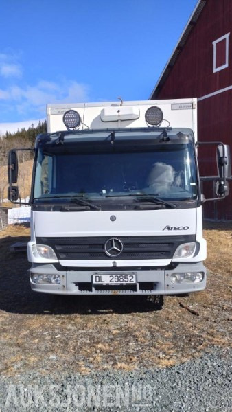 2006 Mercedes-Benz 818/33AT 7,5 skapbil ryggekamera s+v dekk kjetting - Skříňový nákladní auto: obrázek 2 2006 Mercedes-Benz 818/33AT 7,5 skapbil ryggekamera s+v dekk kjetting - Skříňový nákladní auto: obrázek 2