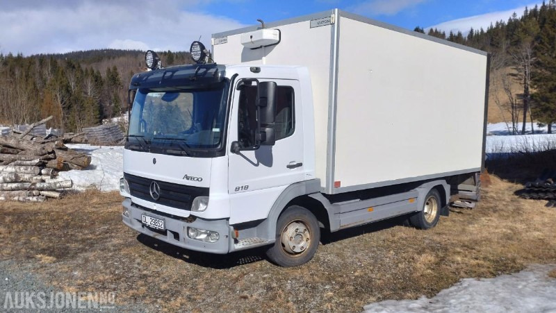 2006 Mercedes-Benz 818/33AT 7,5 skapbil ryggekamera s+v dekk kjetting - Skříňový nákladní auto: obrázek 1 2006 Mercedes-Benz 818/33AT 7,5 skapbil ryggekamera s+v dekk kjetting - Skříňový nákladní auto: obrázek 1