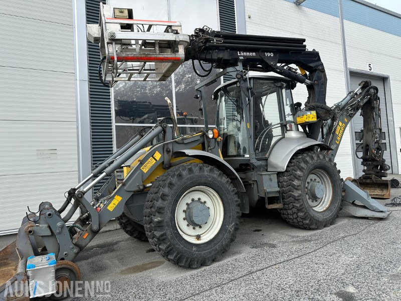 2007 8600E LÄNNEN SKINNE/VEI GRAVELASTER M/PERSONLIFT, RAMMESTYRT - JERNBANE MASKIN - Rýpadlo-nakladač: obrázek 1 2007 8600E LÄNNEN SKINNE/VEI GRAVELASTER M/PERSONLIFT, RAMMESTYRT - JERNBANE MASKIN - Rýpadlo-nakladač: obrázek 1