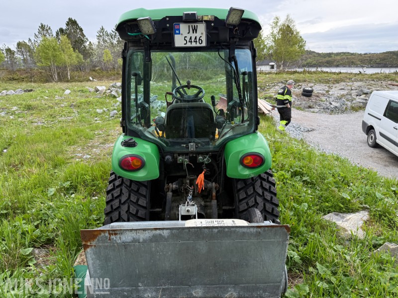 2007 John Deere 3520 - Frontlaster - MYE UTSTYR! - Traktor: obrázek 5 2007 John Deere 3520 - Frontlaster - MYE UTSTYR! - Traktor: obrázek 5