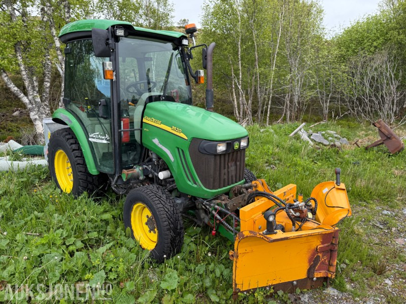 2007 John Deere 3520 - Frontlaster - MYE UTSTYR! - Traktor: obrázek 3 2007 John Deere 3520 - Frontlaster - MYE UTSTYR! - Traktor: obrázek 3