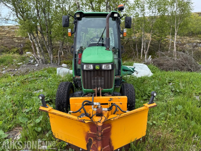 2007 John Deere 3520 - Frontlaster - MYE UTSTYR! - Traktor: obrázek 2 2007 John Deere 3520 - Frontlaster - MYE UTSTYR! - Traktor: obrázek 2