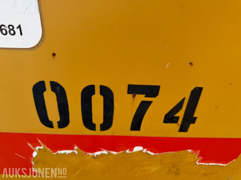 2011 Fuel Proof 1000L dieseltank m/ kran og koblinger - Stavební zařízení: obrázek 5 2011 Fuel Proof 1000L dieseltank m/ kran og koblinger - Stavební zařízení: obrázek 5