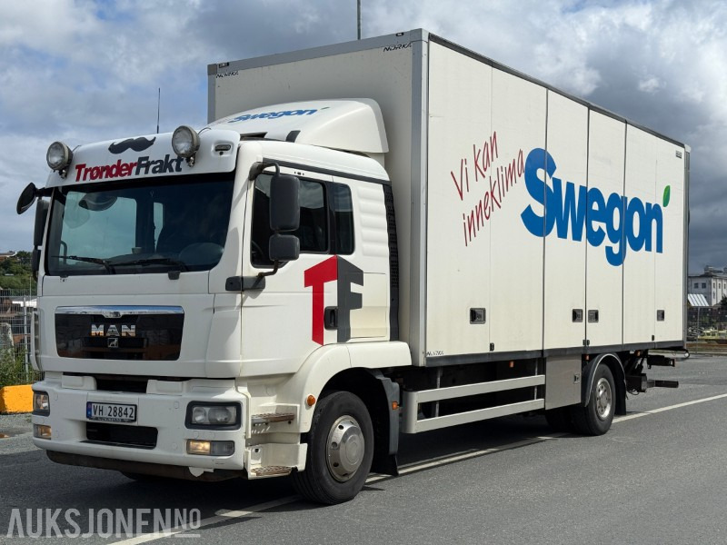 2011 MAN TGM 15.290 4X2 skapbil - Full sideåpning - Zepro bakløft - Skříňový nákladní auto: obrázek 1 2011 MAN TGM 15.290 4X2 skapbil - Full sideåpning - Zepro bakløft - Skříňový nákladní auto: obrázek 1