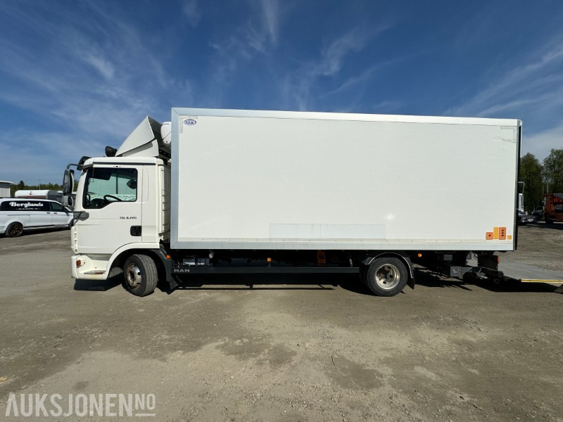 2013 MAN TGL 8.220 4X2BL - 18PL Carrier Frys - Bakløft - EU-Godkjent - Skříňový nákladní auto: obrázek 3 2013 MAN TGL 8.220 4X2BL - 18PL Carrier Frys - Bakløft - EU-Godkjent - Skříňový nákladní auto: obrázek 3