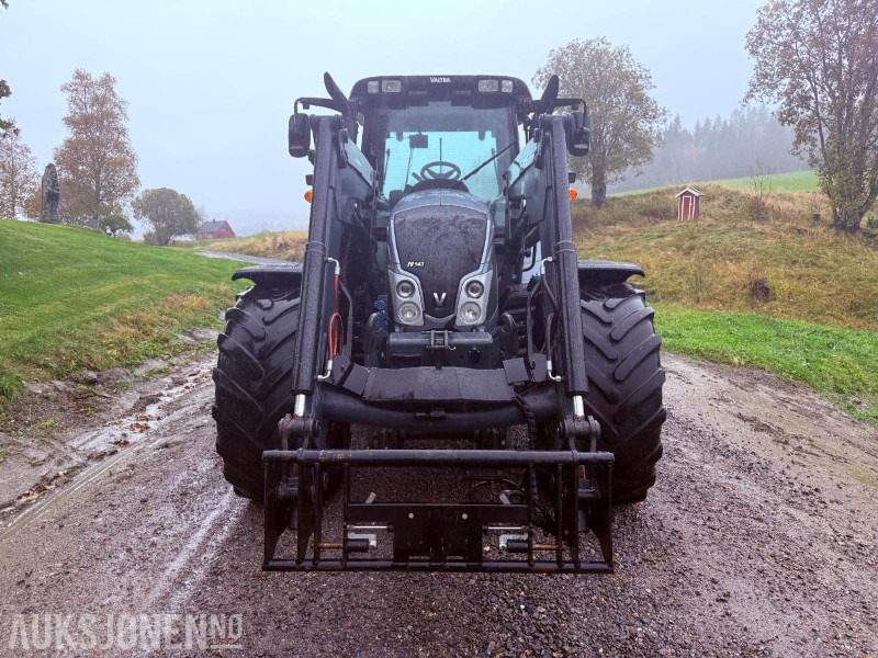 2013 Valtra N143 Direct med fronthydraulikk og kraftuttak(PTO) - Nylig EU godkjent - Traktor: obrázek 5 2013 Valtra N143 Direct med fronthydraulikk og kraftuttak(PTO) - Nylig EU godkjent - Traktor: obrázek 5