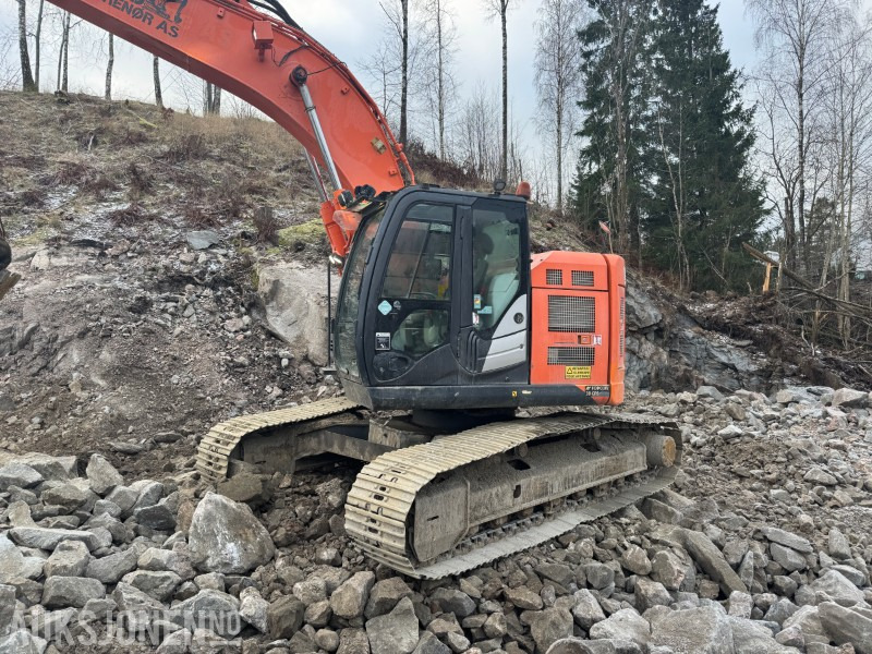 2014 Hitachi ZX225USLC-5B Beltegraver med tiltrotator og pusseskuffe - Rýpadlo: obrázek 3 2014 Hitachi ZX225USLC-5B Beltegraver med tiltrotator og pusseskuffe - Rýpadlo: obrázek 3