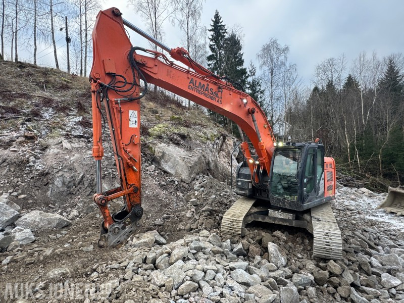 2014 Hitachi ZX225USLC-5B Beltegraver med tiltrotator og pusseskuffe - Rýpadlo: obrázek 2 2014 Hitachi ZX225USLC-5B Beltegraver med tiltrotator og pusseskuffe - Rýpadlo: obrázek 2