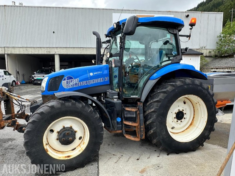 2015 New Holland T6.140 m/snøplog og strøkasse, 1789 timer - Traktor: obrázek 2 2015 New Holland T6.140 m/snøplog og strøkasse, 1789 timer - Traktor: obrázek 2