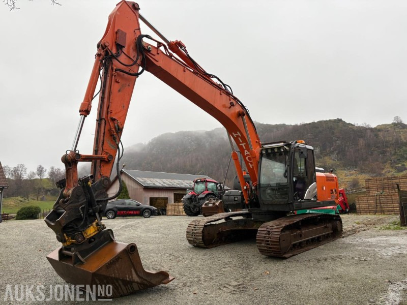 2016 Hitachi ZX210LC-5B med Engcon tiltrotator, planeringsskuffe og Gjerstad graveskuff - Rýpadlo: obrázek 2 2016 Hitachi ZX210LC-5B med Engcon tiltrotator, planeringsskuffe og Gjerstad graveskuff - Rýpadlo: obrázek 2