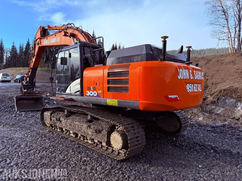 2016 Hitachi ZX300LC-6 Beltegraver - Sentralsmøring, GPS, Engcon tiltrotator og 2 skuffer - Rýpadlo: obrázek 5 2016 Hitachi ZX300LC-6 Beltegraver - Sentralsmøring, GPS, Engcon tiltrotator og 2 skuffer - Rýpadlo: obrázek 5
