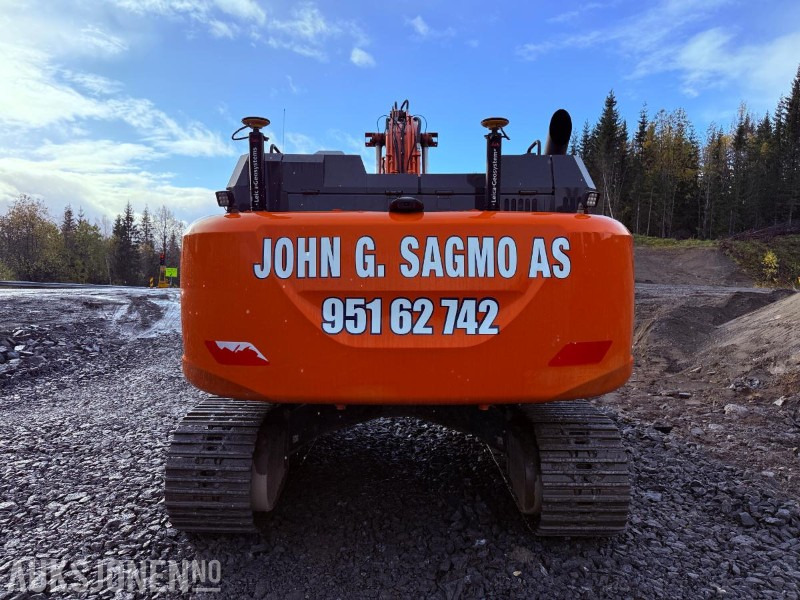 2016 Hitachi ZX300LC-6 Beltegraver - Sentralsmøring, GPS, Engcon tiltrotator og 2 skuffer - Rýpadlo: obrázek 4 2016 Hitachi ZX300LC-6 Beltegraver - Sentralsmøring, GPS, Engcon tiltrotator og 2 skuffer - Rýpadlo: obrázek 4