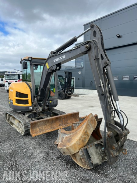2016 Volvo EC35D – Kompakt og effektiv gravemaskin med riktig utstyr - Rýpadlo: obrázek 2 2016 Volvo EC35D – Kompakt og effektiv gravemaskin med riktig utstyr - Rýpadlo: obrázek 2
