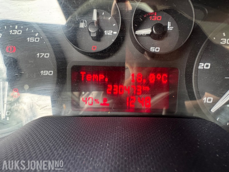 Nákladní automobil valníkový/ Plošinový 2017 Iveco Daily dobbelkabin m/kran, Webasto, innredning, inverter og vinterhjul: obrázek 16
