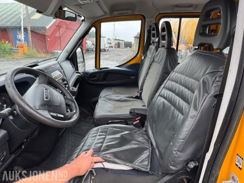 Nákladní automobil valníkový/ Plošinový 2017 Iveco Daily dobbelkabin m/kran, Webasto, innredning, inverter og vinterhjul: obrázek 9
