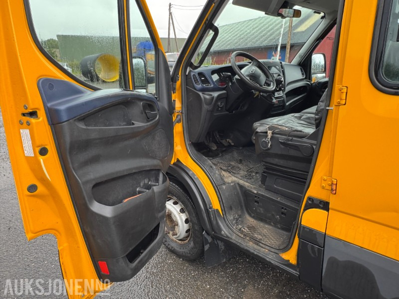 Nákladní automobil valníkový/ Plošinový 2017 Iveco Daily dobbelkabin m/kran, Webasto, innredning, inverter og vinterhjul: obrázek 8