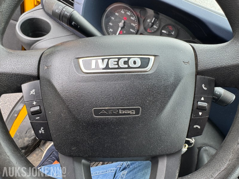 Nákladní automobil valníkový/ Plošinový 2017 Iveco Daily dobbelkabin m/kran, Webasto, innredning, inverter og vinterhjul: obrázek 11
