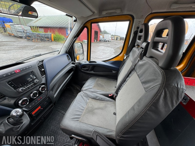 Nákladní automobil valníkový/ Plošinový 2017 Iveco Daily dobbelkabin m/kran, Webasto, innredning, inverter og vinterhjul: obrázek 15