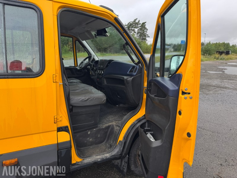 Nákladní automobil valníkový/ Plošinový 2017 Iveco Daily dobbelkabin m/kran, Webasto, innredning, inverter og vinterhjul: obrázek 19