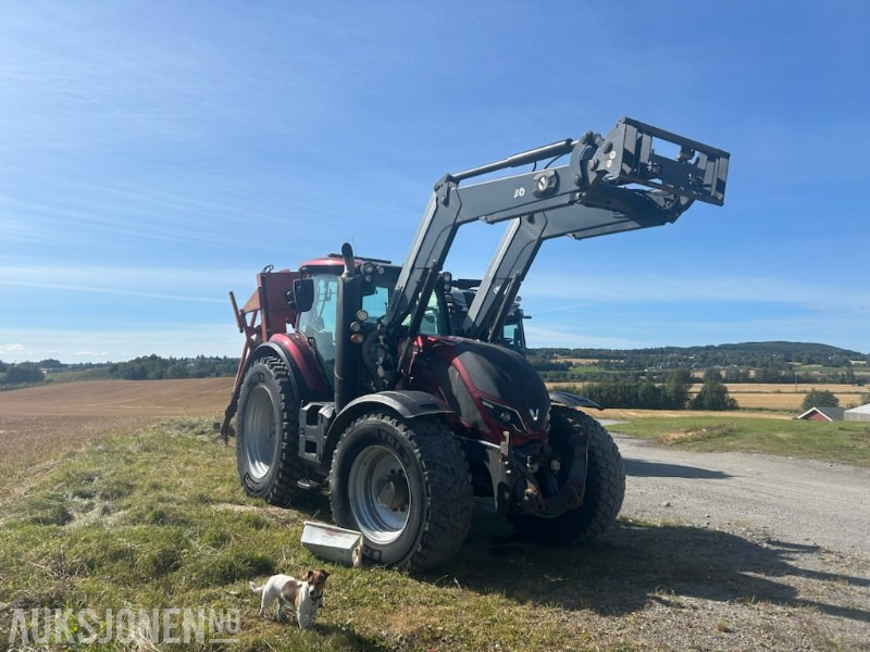 2017 Valtra T214D traktor med lesse apparat - Traktor: obrázek 2 2017 Valtra T214D traktor med lesse apparat - Traktor: obrázek 2