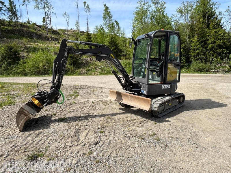2017 Volvo ECR25D m/Engcon tiltrotator, SE-klype, 3 skuffer, vibroplate, 891 timer, Minigraver - Mini rýpadlo: obrázek 2 2017 Volvo ECR25D m/Engcon tiltrotator, SE-klype, 3 skuffer, vibroplate, 891 timer, Minigraver - Mini rýpadlo: obrázek 2