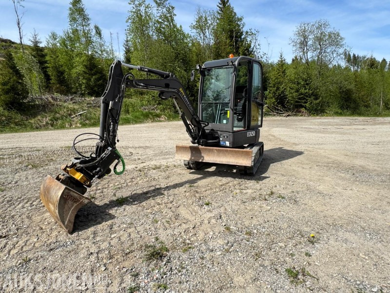 2017 Volvo ECR25D m/Engcon tiltrotator, SE-klype, 3 skuffer, vibroplate, 891 timer, Minigraver - Mini rýpadlo: obrázek 3 2017 Volvo ECR25D m/Engcon tiltrotator, SE-klype, 3 skuffer, vibroplate, 891 timer, Minigraver - Mini rýpadlo: obrázek 3