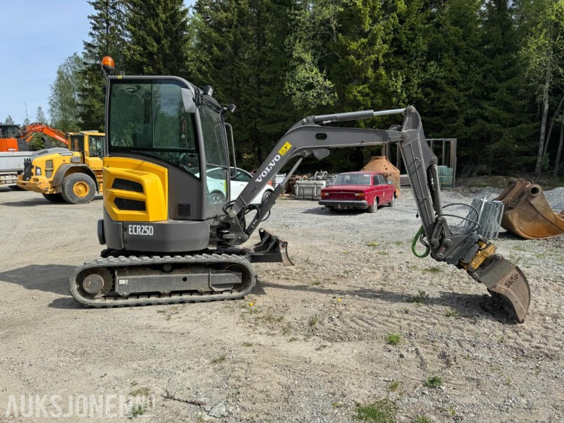 2017 Volvo ECR25D m/Engcon tiltrotator, SE-klype, 3 skuffer, vibroplate, 891 timer, Minigraver - Mini rýpadlo: obrázek 5 2017 Volvo ECR25D m/Engcon tiltrotator, SE-klype, 3 skuffer, vibroplate, 891 timer, Minigraver - Mini rýpadlo: obrázek 5