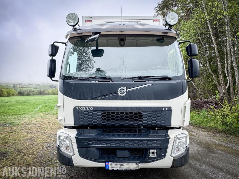 2017 Volvo FE - 320 - Distribusjons lastebil med bakløft - Gått kun 264.000 km - Skříňový nákladní auto: obrázek 2 2017 Volvo FE - 320 - Distribusjons lastebil med bakløft - Gått kun 264.000 km - Skříňový nákladní auto: obrázek 2