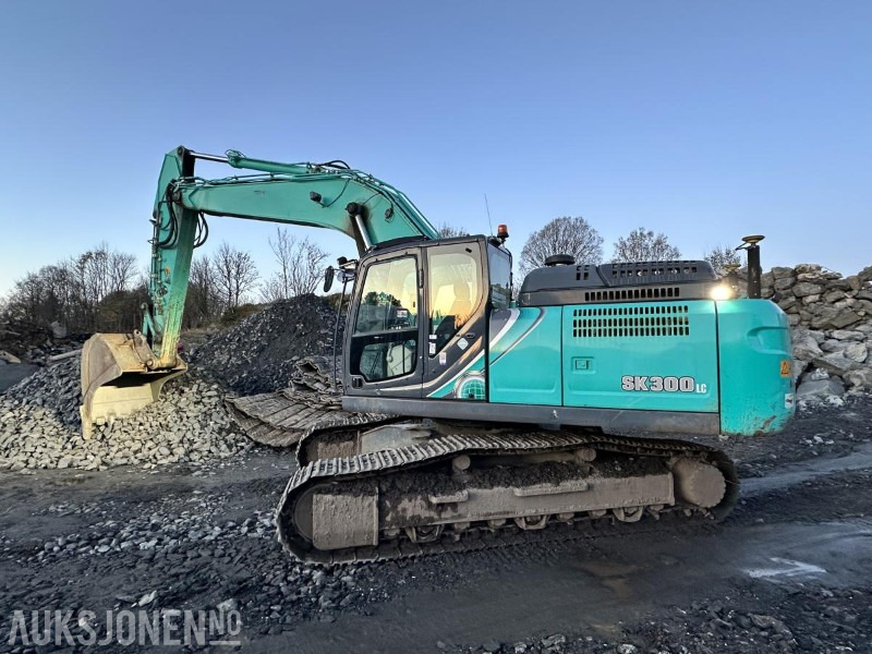 2018 Kobelco SK300LC-10 – Leica maskinstyring/SMP tiltrotator/2 skuffer, 5404 timer - Rýpadlo: obrázek 2 2018 Kobelco SK300LC-10 – Leica maskinstyring/SMP tiltrotator/2 skuffer, 5404 timer - Rýpadlo: obrázek 2