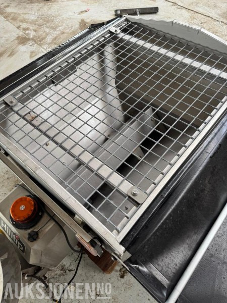 2019 Hilltip 380-SS strøaggregat m/Polaris brøyteskjær - Stavební zařízení: obrázek 4 2019 Hilltip 380-SS strøaggregat m/Polaris brøyteskjær - Stavební zařízení: obrázek 4