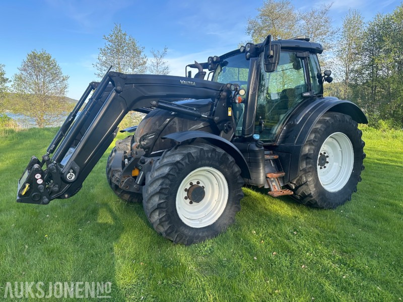 2019 Valtra N174 med frontlaster og mye utstyr - Traktor: obrázek 1 2019 Valtra N174 med frontlaster og mye utstyr - Traktor: obrázek 1