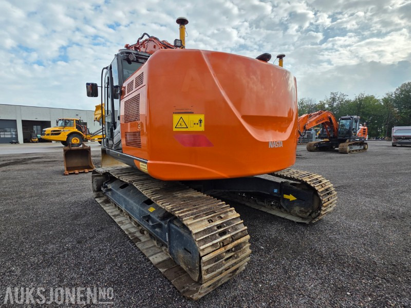 2020 Hitachi ZX225 Beltegraver - Hella GPS - R6 Rototilt - Graveskuff - Pusseskuff - Kamera - 2964 arbeidstimer - Rýpadlo: obrázek 4 2020 Hitachi ZX225 Beltegraver - Hella GPS - R6 Rototilt - Graveskuff - Pusseskuff - Kamera - 2964 arbeidstimer - Rýpadlo: obrázek 4