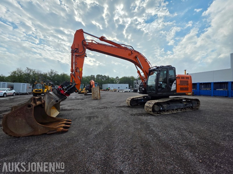 2020 Hitachi ZX225 Beltegraver - Hella GPS - R6 Rototilt - Graveskuff - Pusseskuff - Kamera - 2964 arbeidstimer - Rýpadlo: obrázek 2 2020 Hitachi ZX225 Beltegraver - Hella GPS - R6 Rototilt - Graveskuff - Pusseskuff - Kamera - 2964 arbeidstimer - Rýpadlo: obrázek 2