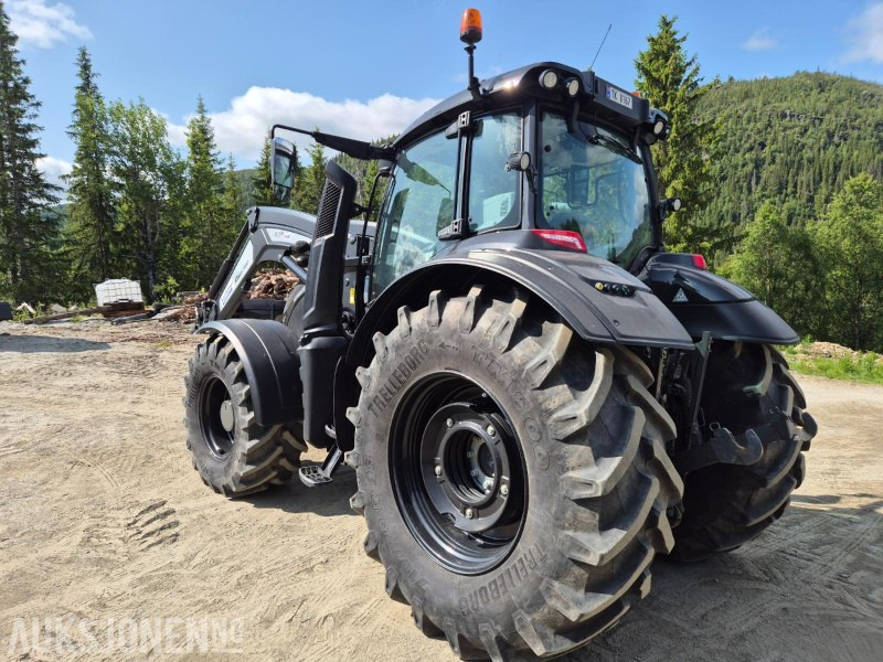 2021 Valtra T 234 VERSU med laster og front hydraulikk / PTO - Traktor: obrázek 3 2021 Valtra T 234 VERSU med laster og front hydraulikk / PTO - Traktor: obrázek 3