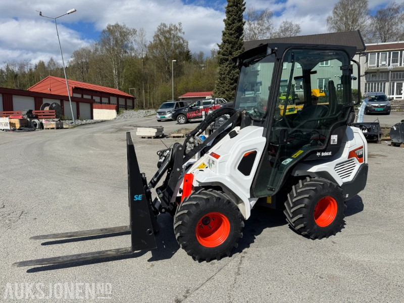 2022 Bobcat L23 kompaktlaster med skuffe, gafler og hydraulisksnøskjær - Smykový nakladač: obrázek 1 2022 Bobcat L23 kompaktlaster med skuffe, gafler og hydraulisksnøskjær - Smykový nakladač: obrázek 1