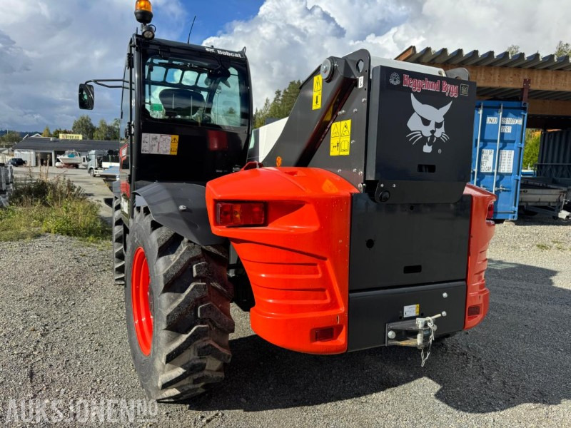 2022 Bobcat T40.180SLPRC teleskoplaster med skuffe og hydraulisk gafler - Teleskopický manipulátor: obrázek 4 2022 Bobcat T40.180SLPRC teleskoplaster med skuffe og hydraulisk gafler - Teleskopický manipulátor: obrázek 4