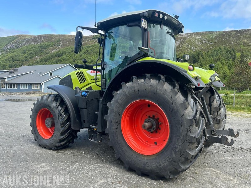 2022 Claas Axion 870 - 301 hk - 50 km/t - Front PTO - TRI dekk og landbruksdekk - Brøyteplate - EU godkjent - Traktor: obrázek 4 2022 Claas Axion 870 - 301 hk - 50 km/t - Front PTO - TRI dekk og landbruksdekk - Brøyteplate - EU godkjent - Traktor: obrázek 4