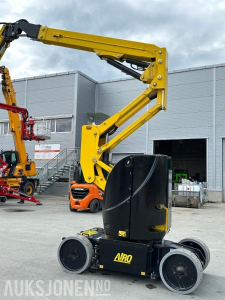 2023 AIRO A12 JE, elektrisk bomlift - Roterende Jibb - Arbeidshøyde 12,1 m. - Leveres med ny årskontroll! - Pracovní plošina: obrázek 3 2023 AIRO A12 JE, elektrisk bomlift - Roterende Jibb - Arbeidshøyde 12,1 m. - Leveres med ny årskontroll! - Pracovní plošina: obrázek 3