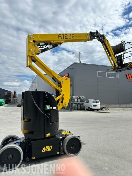 2023 AIRO A12 JE, elektrisk bomlift - Roterende Jibb - Arbeidshøyde 12,1 m. - Leveres med ny årskontroll! - Pracovní plošina: obrázek 2 2023 AIRO A12 JE, elektrisk bomlift - Roterende Jibb - Arbeidshøyde 12,1 m. - Leveres med ny årskontroll! - Pracovní plošina: obrázek 2