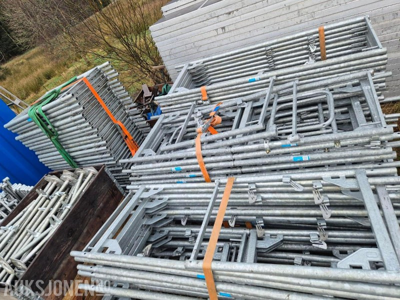 2023 Global Stillas - Stor stillaspakke - Fasadestillas - Brukt på kun 1 prosjekt - Stavební zařízení: obrázek 4 2023 Global Stillas - Stor stillaspakke - Fasadestillas - Brukt på kun 1 prosjekt - Stavební zařízení: obrázek 4