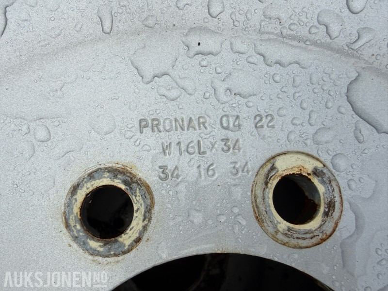 4 stk traktordekk med pigg stått på New Holland T5060 - Traktor: obrázek 5 4 stk traktordekk med pigg stått på New Holland T5060 - Traktor: obrázek 5